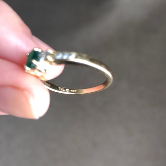 14 kt gold natural emerald and diamond ring. - Picture 5 of 16